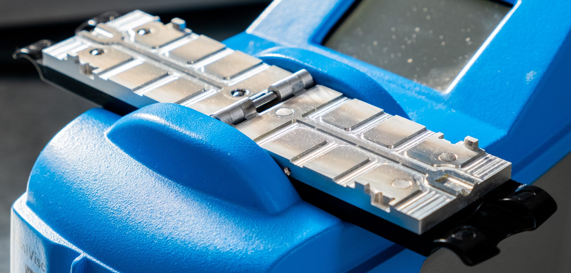 Рис. 5-3: Алюминиевые пластины с петлей